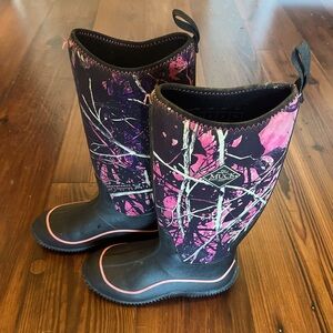 Muck Boots Women’s size 6. Muddy girl pink camouflage